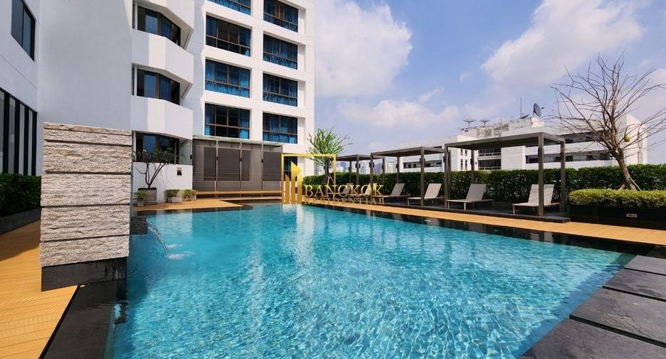 For rent 3 bedrooms apartment in Watthana, Bangkok