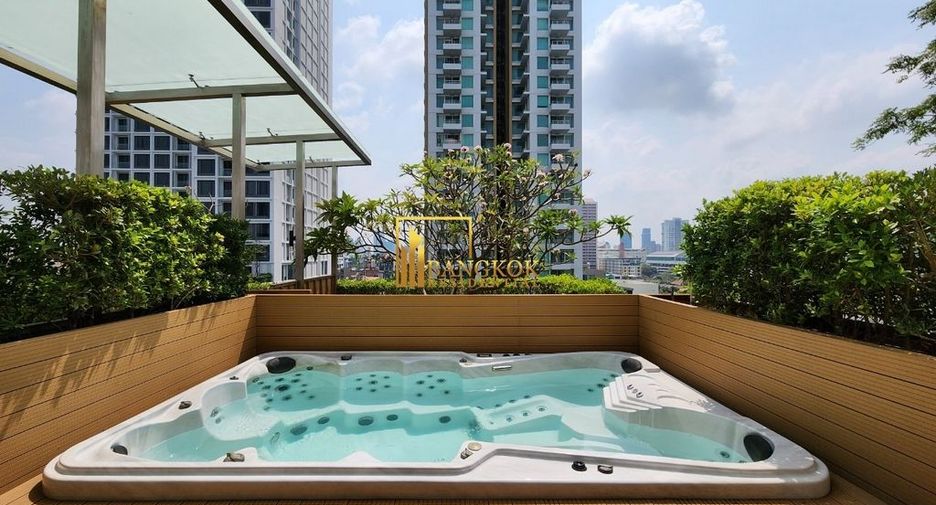 For rent 3 bedrooms apartment in Watthana, Bangkok