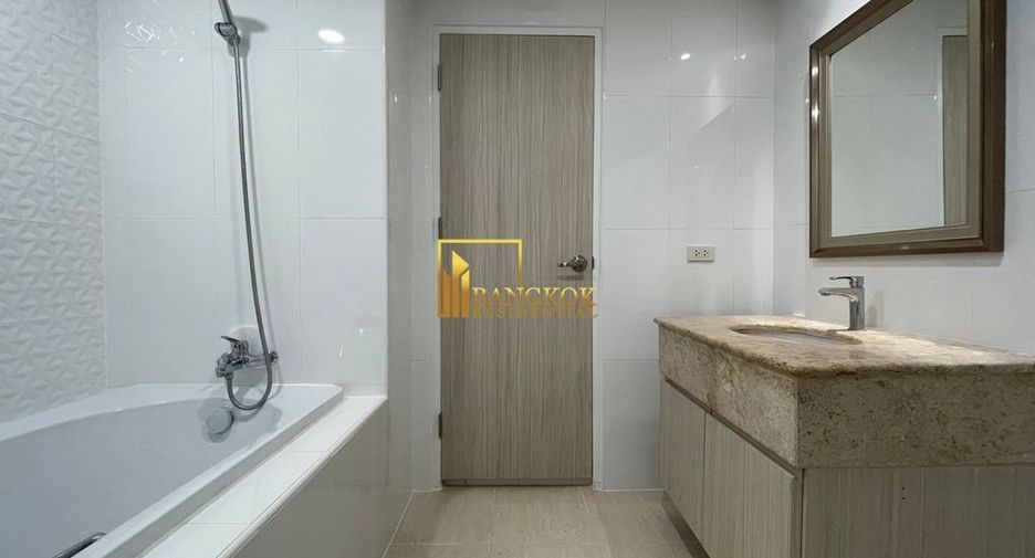 For rent 3 bedrooms apartment in Watthana, Bangkok