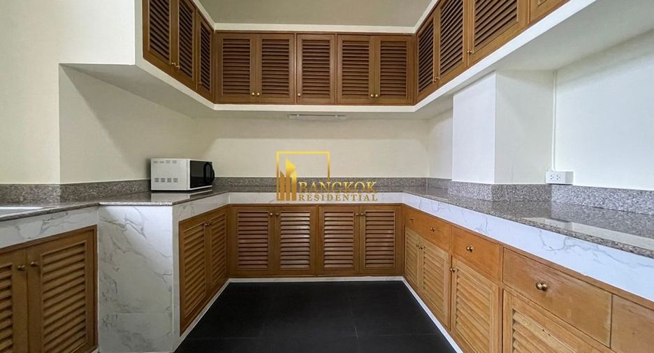 For rent 3 bedrooms apartment in Pathum Wan, Bangkok