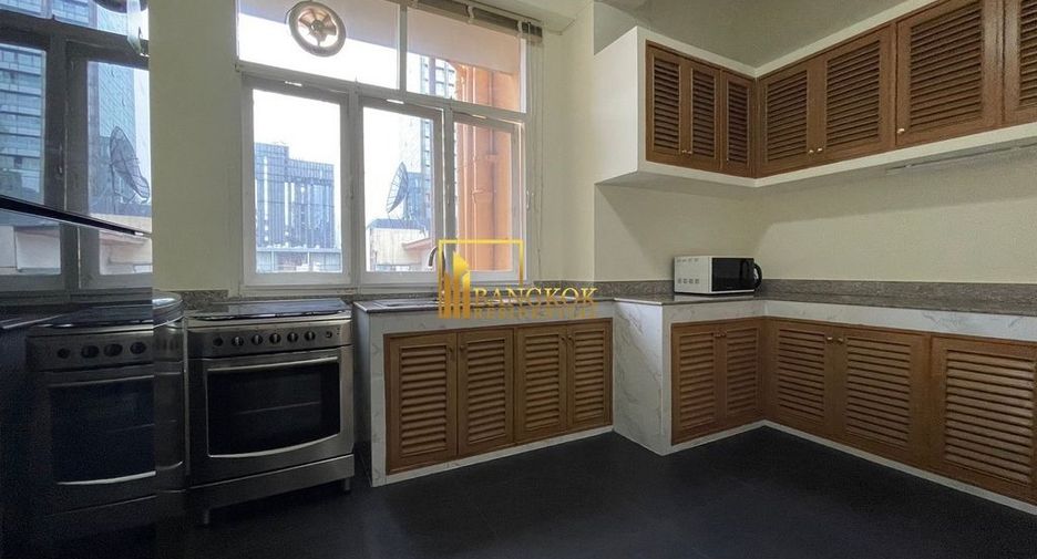 For rent 3 bedrooms apartment in Pathum Wan, Bangkok