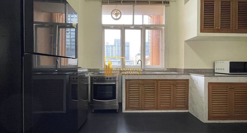 For rent 3 bedrooms apartment in Pathum Wan, Bangkok