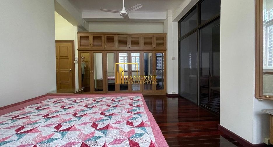 For rent 3 bedrooms apartment in Pathum Wan, Bangkok