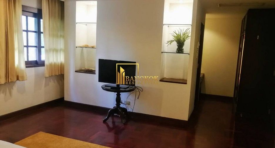 For rent 3 bedrooms apartment in Pathum Wan, Bangkok