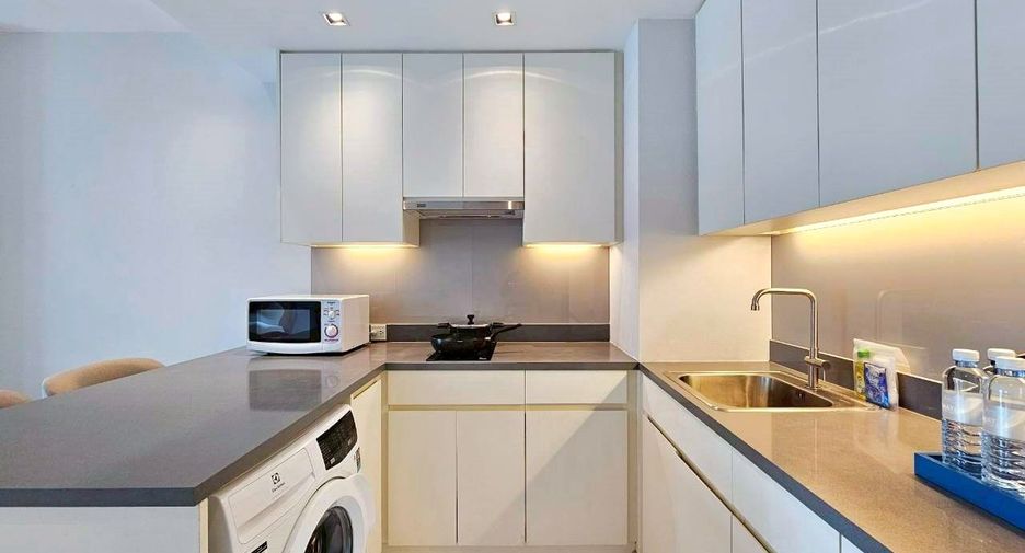 À louer 2 chambres appartement avec services à Khlong Toei, Bangkok
