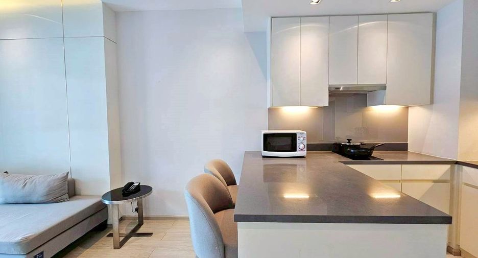 À louer 2 chambres appartement avec services à Khlong Toei, Bangkok