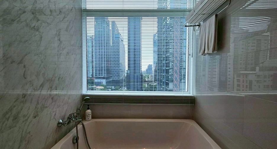 À louer 2 chambres appartement avec services à Khlong Toei, Bangkok