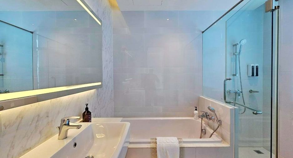 À louer 2 chambres appartement avec services à Khlong Toei, Bangkok