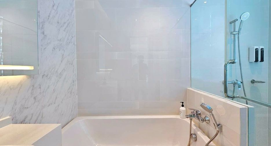 À louer 2 chambres appartement avec services à Khlong Toei, Bangkok