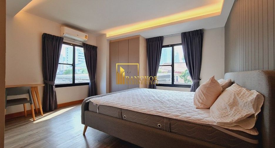 For rent 2 bedrooms apartment in Watthana, Bangkok