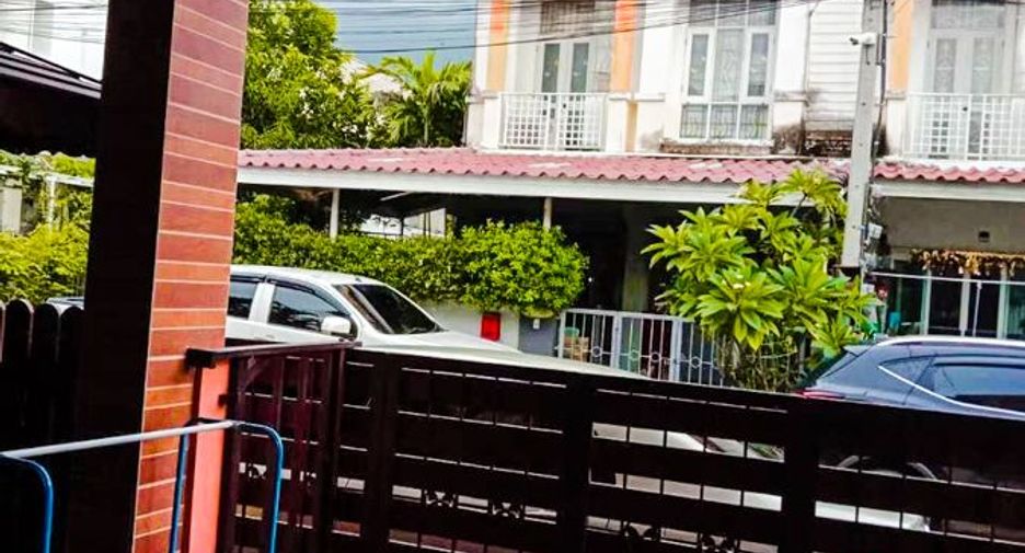 For sale 4 bedrooms townhouse in Sai Mai, Bangkok