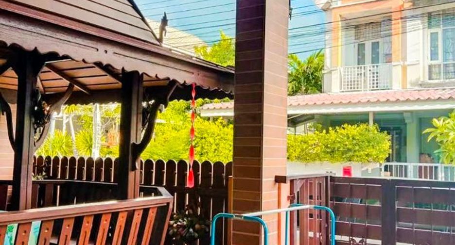 For sale 4 bedrooms townhouse in Sai Mai, Bangkok