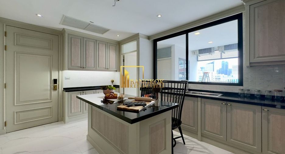 For rent 4 bedrooms apartment in Watthana, Bangkok