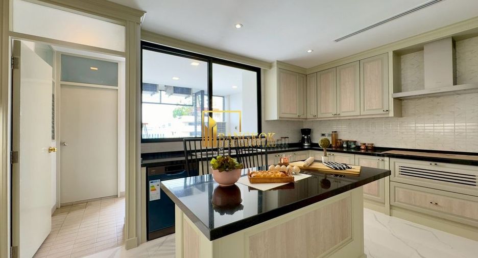 For rent 4 bedrooms apartment in Watthana, Bangkok