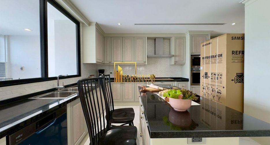 For rent 4 bedrooms apartment in Watthana, Bangkok