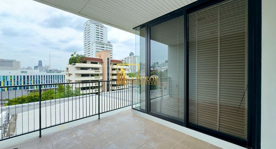 For rent 4 bedrooms apartment in Watthana, Bangkok