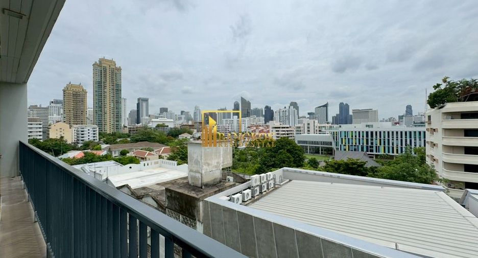 For rent 4 bedrooms apartment in Watthana, Bangkok