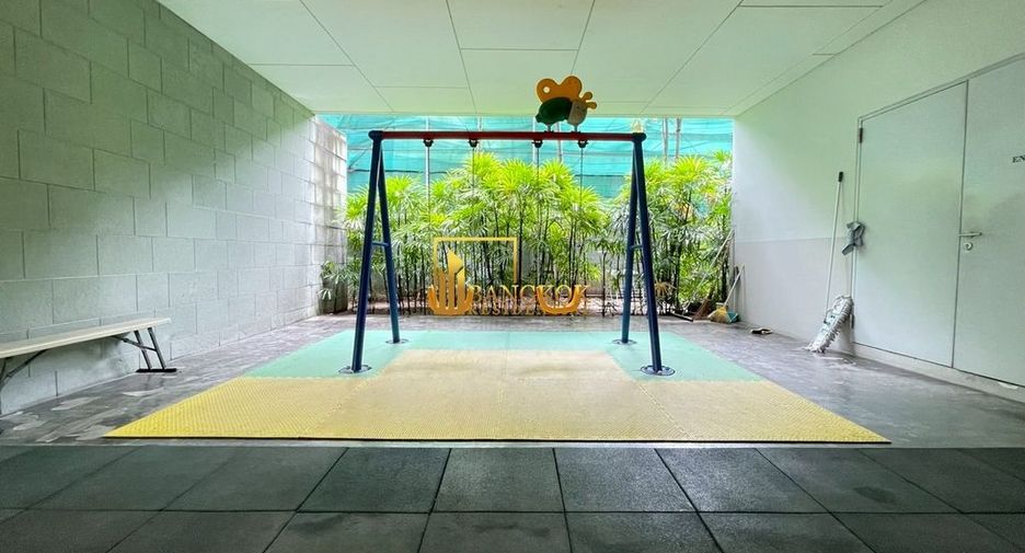 For rent 4 bedrooms apartment in Watthana, Bangkok