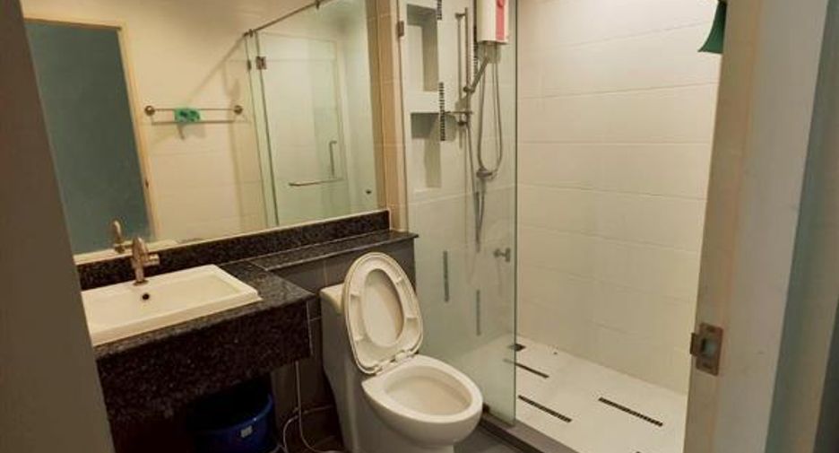 For rent and for sale 4 bedrooms townhouse in Sai Mai, Bangkok