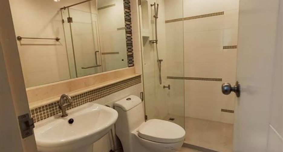 For rent and for sale 4 bedrooms townhouse in Sai Mai, Bangkok