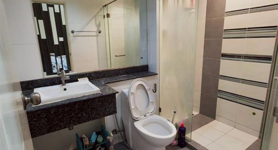 For rent and for sale 4 bedrooms townhouse in Sai Mai, Bangkok