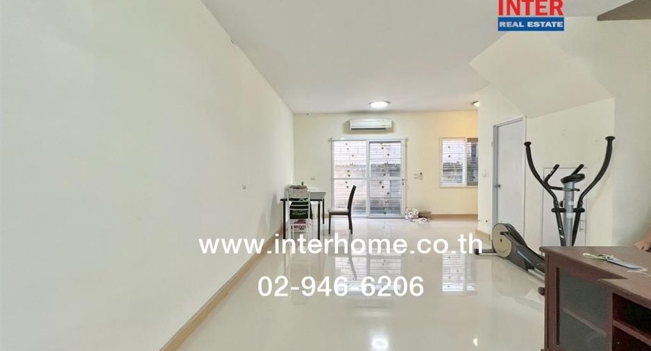For sale 3 bedrooms townhouse in Saphan Sung, Bangkok