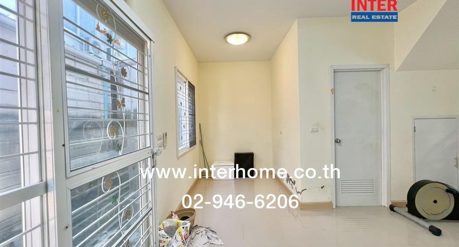For sale 3 bedrooms townhouse in Saphan Sung, Bangkok