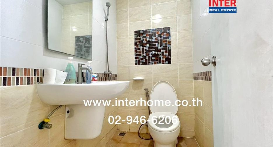 For sale 3 bedrooms townhouse in Saphan Sung, Bangkok