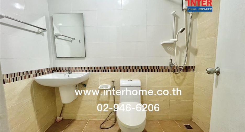 For sale 3 bedrooms townhouse in Saphan Sung, Bangkok