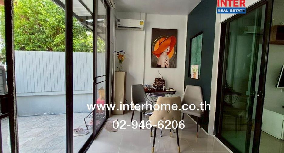 For sale 3 bedrooms townhouse in Bang Khae, Bangkok