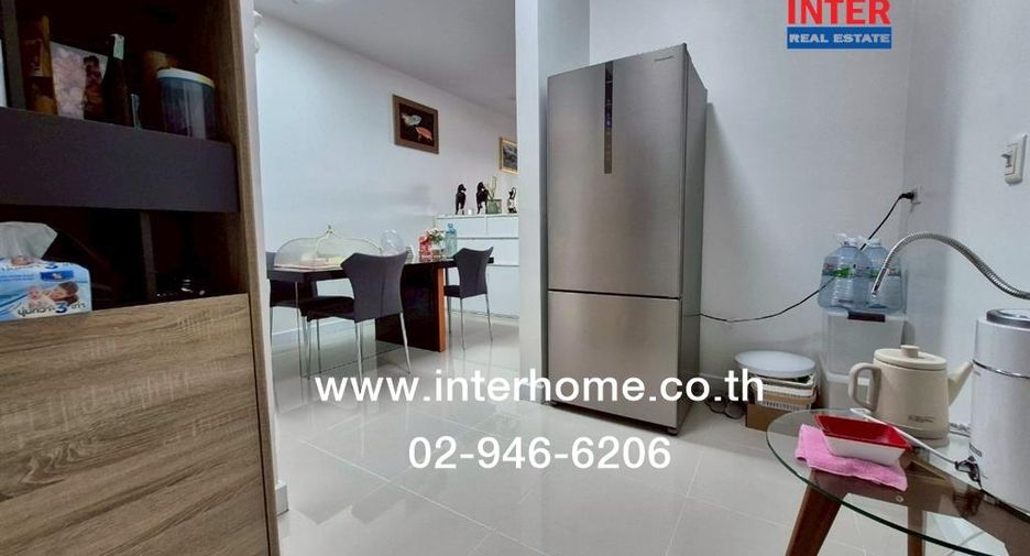 For sale 3 bedrooms townhouse in Bang Khae, Bangkok