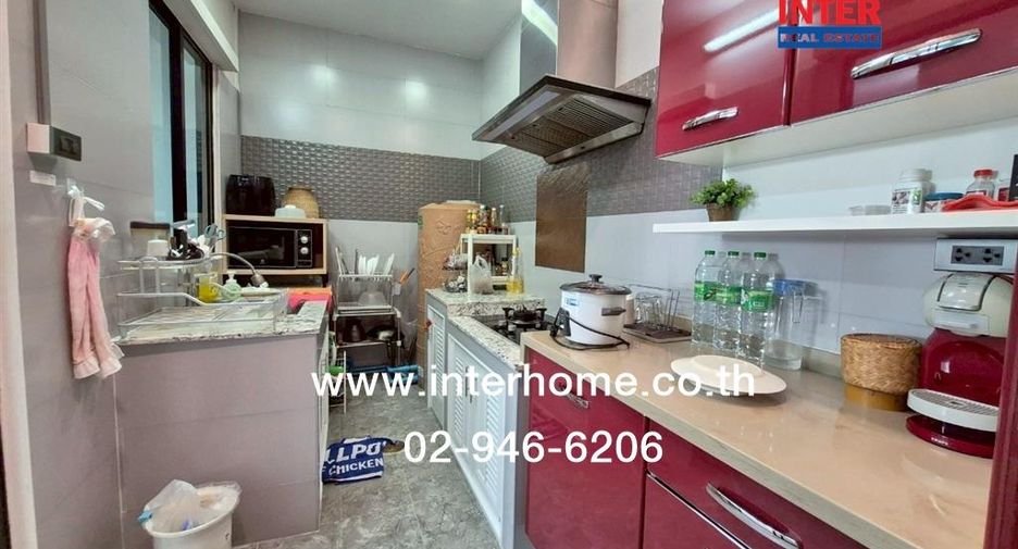 For sale 3 bedrooms townhouse in Bang Khae, Bangkok