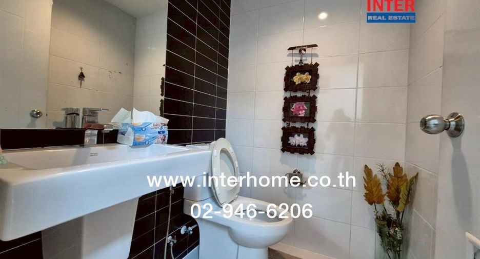 For sale 3 bedrooms townhouse in Bang Khae, Bangkok