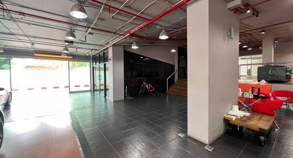 For sale retail Space in Khlong Toei, Bangkok