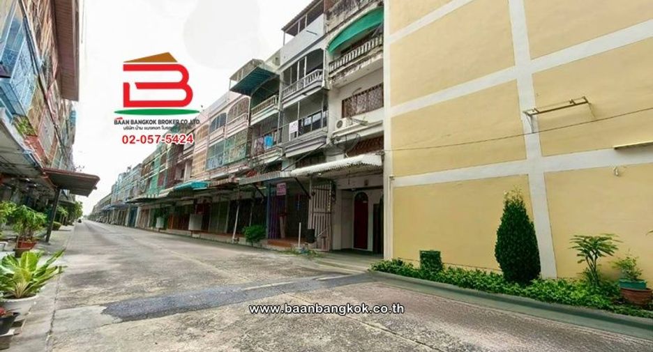 For rent and for sale 3 bedrooms retail Space in Bang Khae, Bangkok