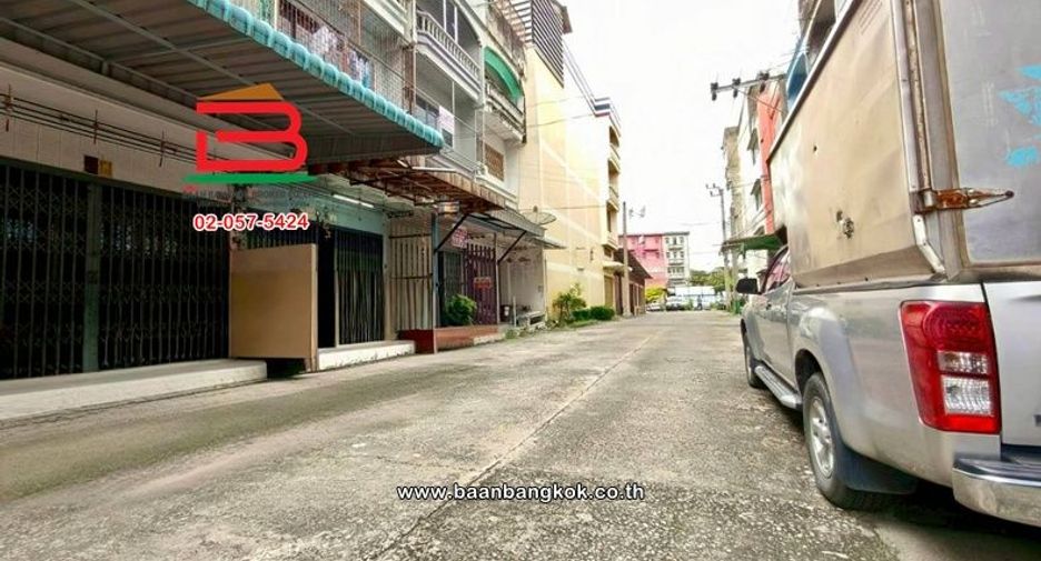 For rent and for sale 3 bedrooms retail Space in Bang Khae, Bangkok
