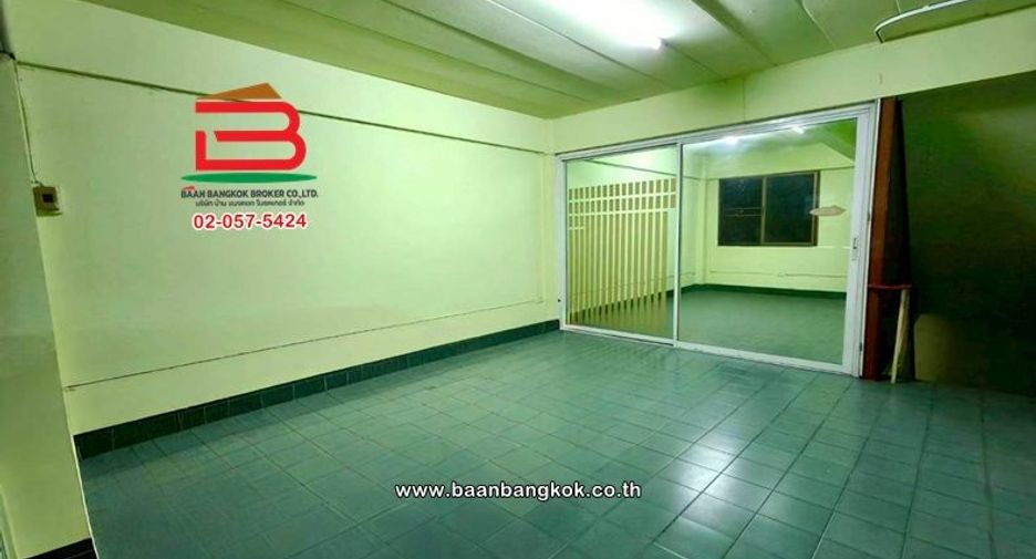 For rent and for sale 3 bedrooms retail Space in Bang Khae, Bangkok
