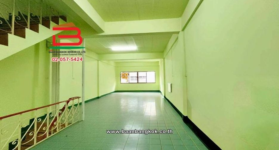 For rent and for sale 3 bedrooms retail Space in Bang Khae, Bangkok