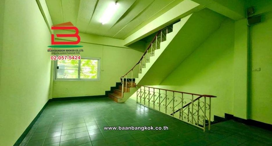 For rent and for sale 3 bedrooms retail Space in Bang Khae, Bangkok