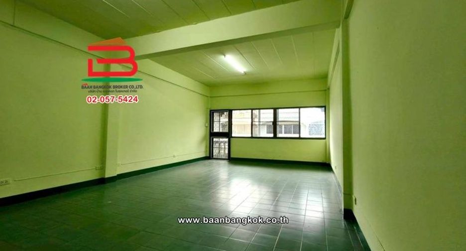 For rent and for sale 3 bedrooms retail Space in Bang Khae, Bangkok