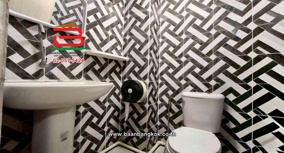 For rent and for sale 3 bedrooms retail Space in Bang Khae, Bangkok