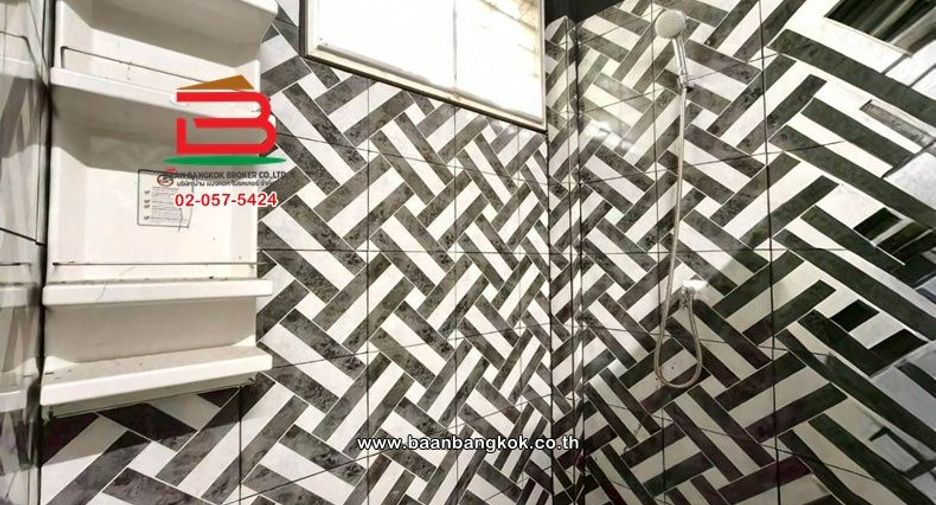 For rent and for sale 3 bedrooms retail Space in Bang Khae, Bangkok