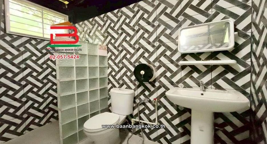For rent and for sale 3 bedrooms retail Space in Bang Khae, Bangkok