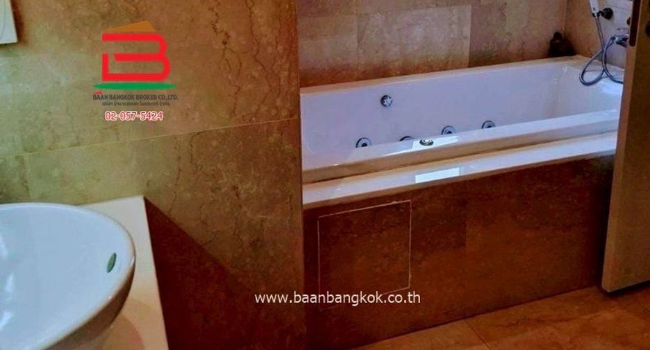 For sale 3 ベッドルーム condo in Khlong Sam Wa, Bangkok