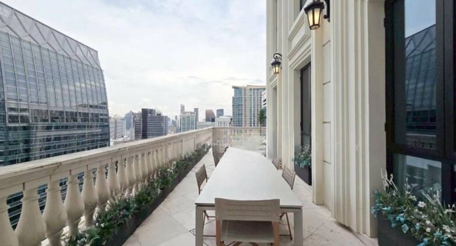 For sale 3 bedrooms condo in Pathum Wan, Bangkok