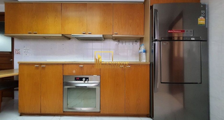 For rent 3 bedrooms condo in Khlong Toei, Bangkok