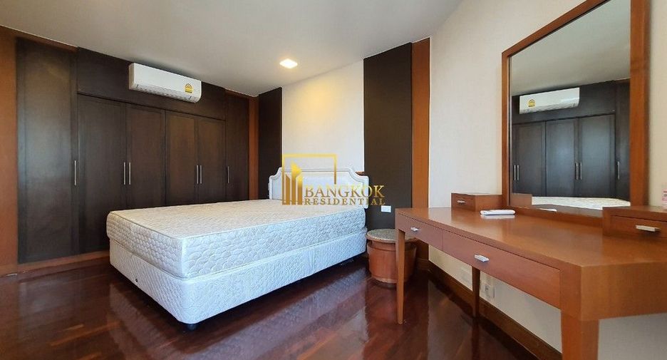 For rent 3 bedrooms condo in Khlong Toei, Bangkok