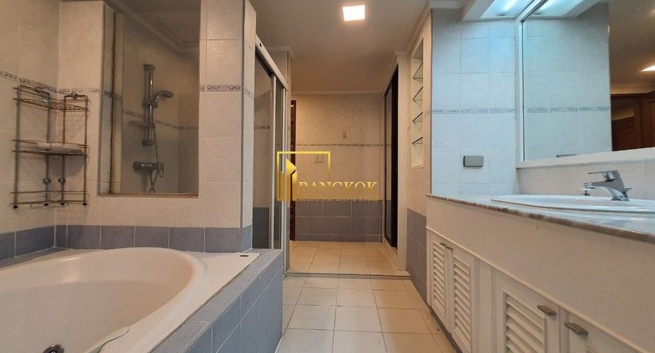 For rent 3 bedrooms condo in Khlong Toei, Bangkok