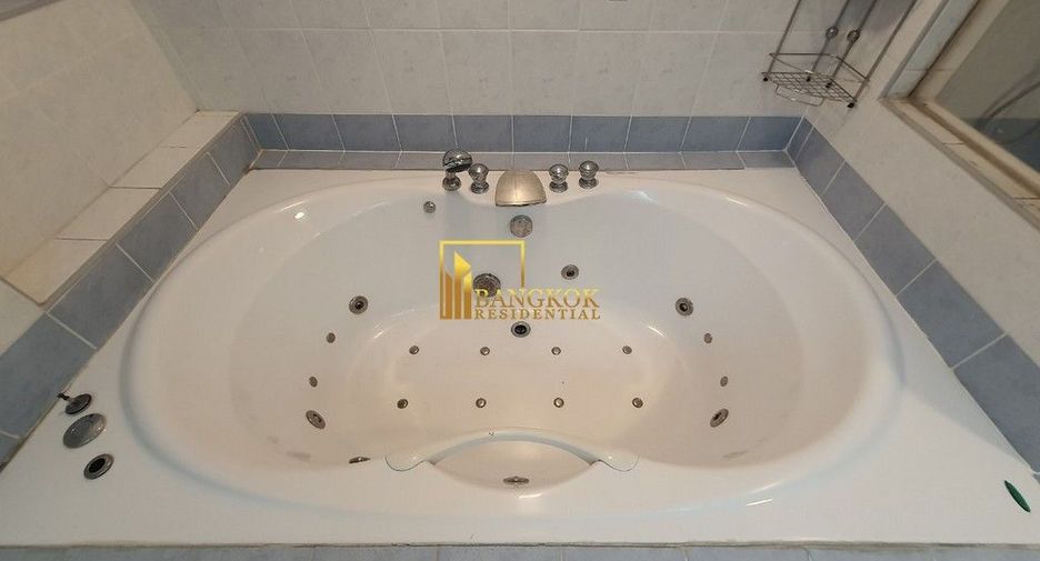 For rent 3 bedrooms condo in Khlong Toei, Bangkok