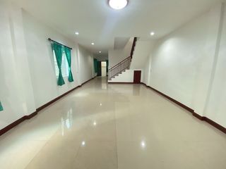 For sale 3 bedrooms townhouse in Bang Kapi, Bangkok